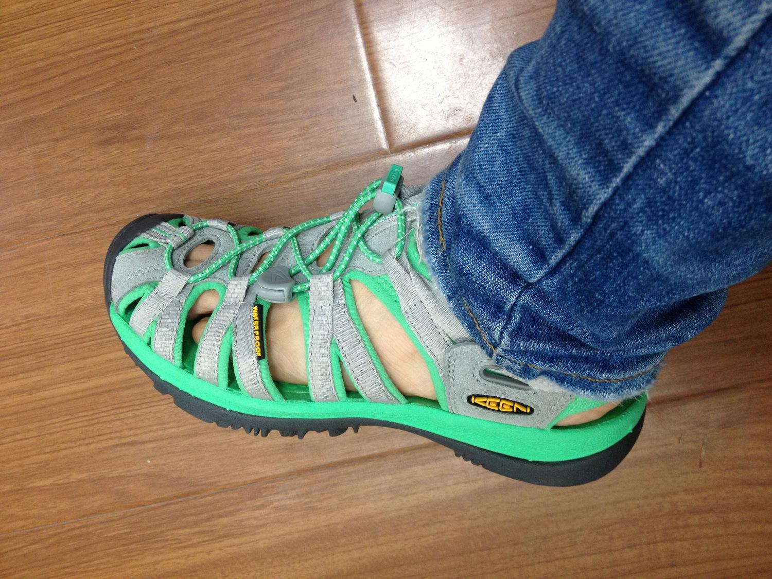 [keen]keenly