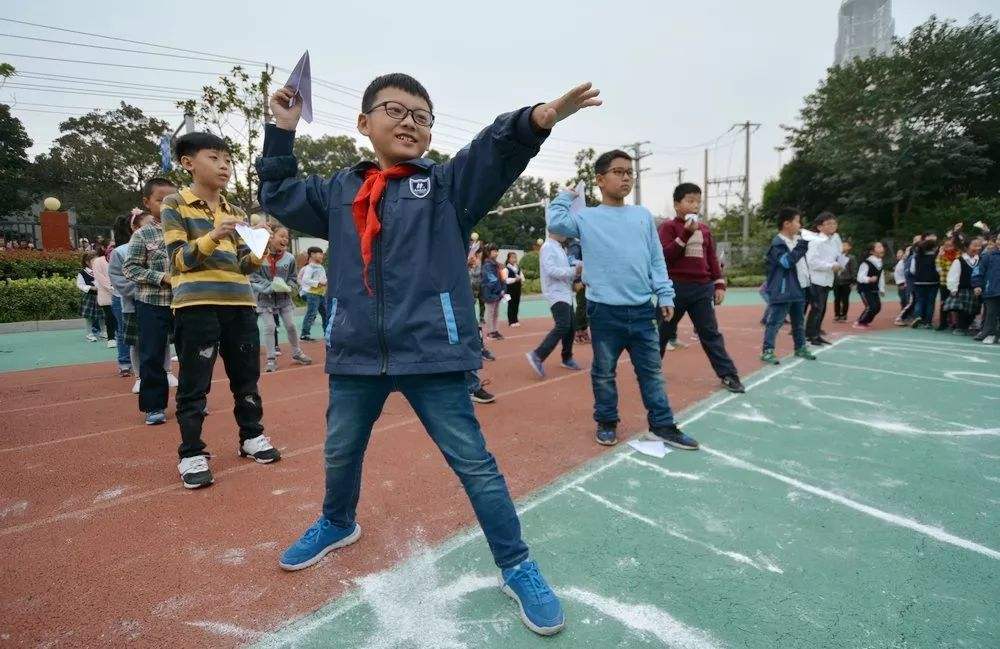 [纸飞机过桥]可转弯的纸飞机