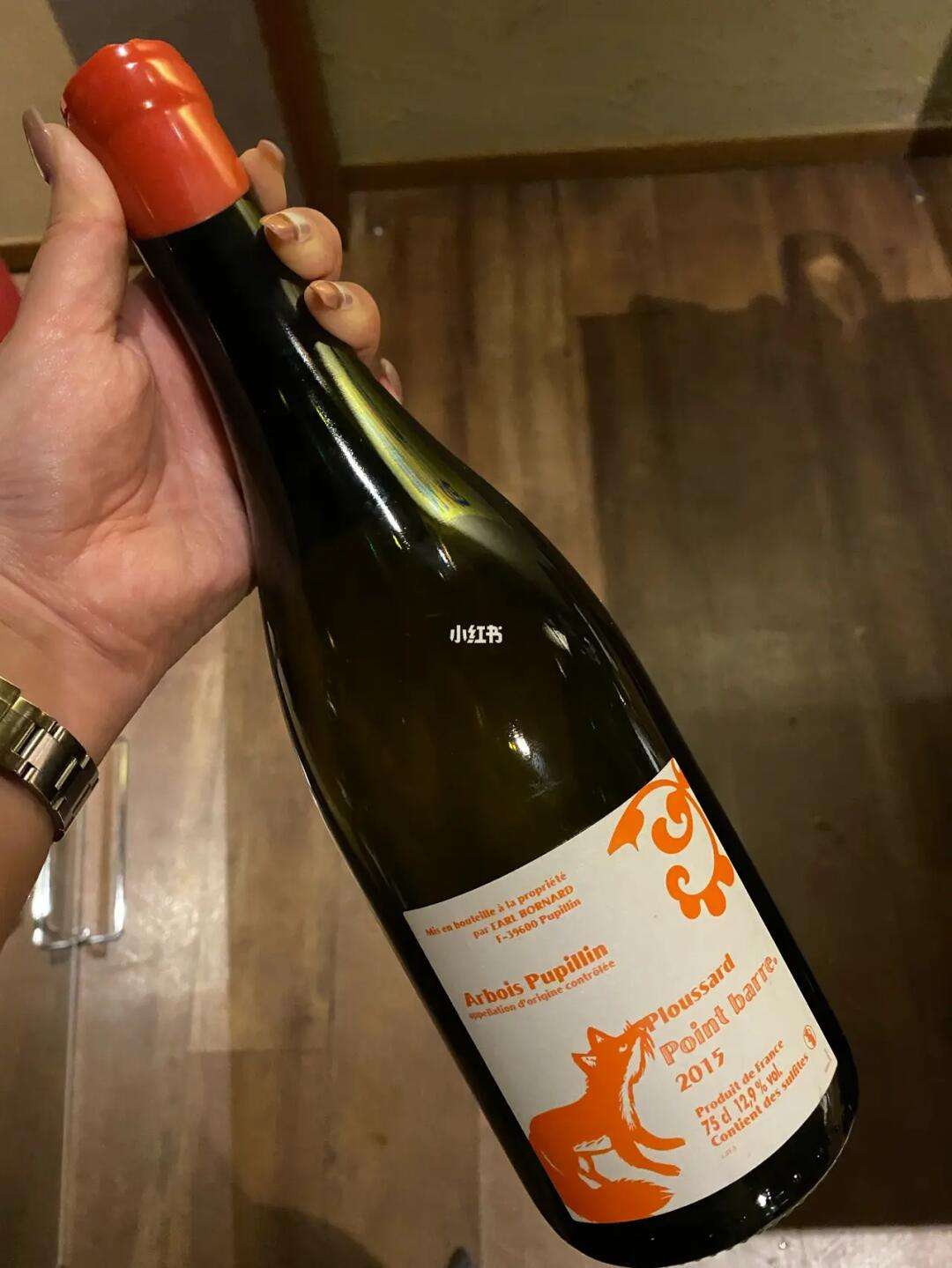 小狐狸红红酒图片_小红狐狸叫什么名字