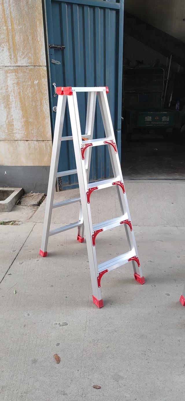 梯子使用角度多少为宜_梯子使用角度多少为宜呢