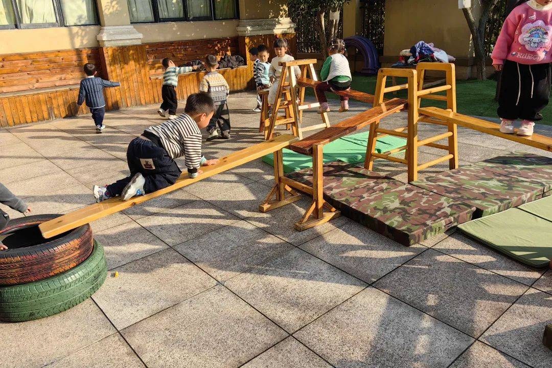 安吉梯子游戏案例_幼儿园安吉梯子玩法