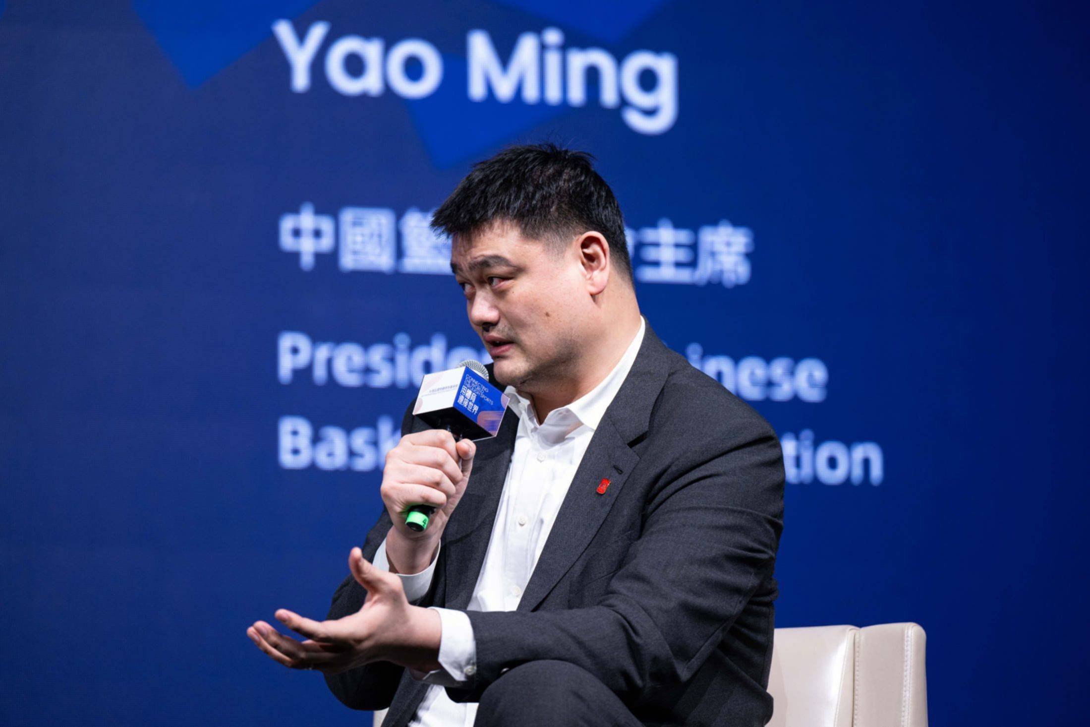 姚明成两会身高担当_姚明身高不止226